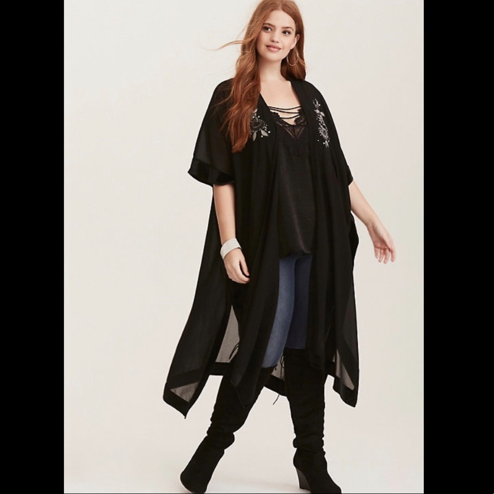Embroidered velvet trim kimono